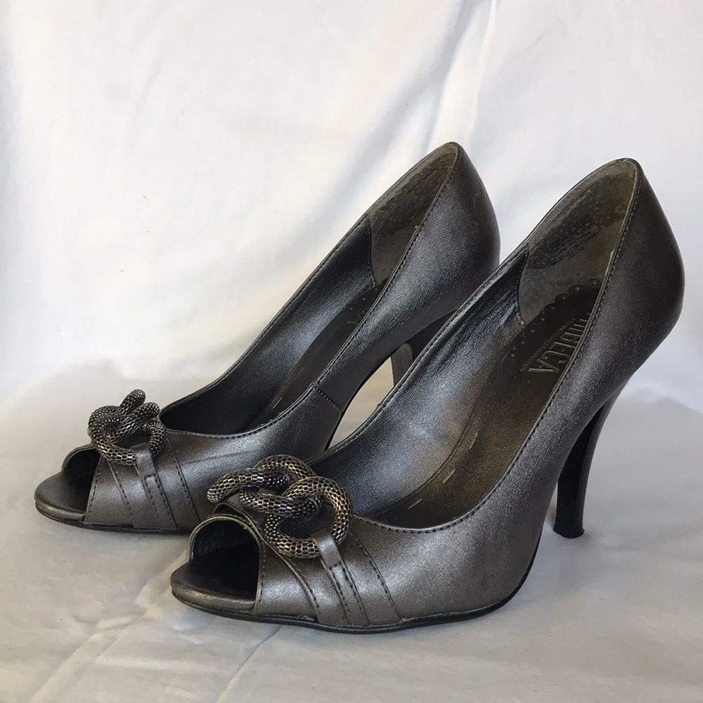 Kenneth Cole heel